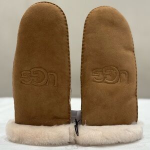 UGG Women's Sheepskin Embroider Mitten Color Chestnut